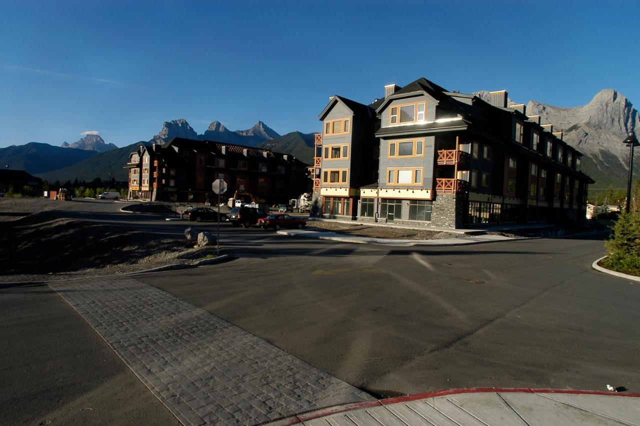 Apartment 407, Contemporary Decor Canmore Extérieur photo