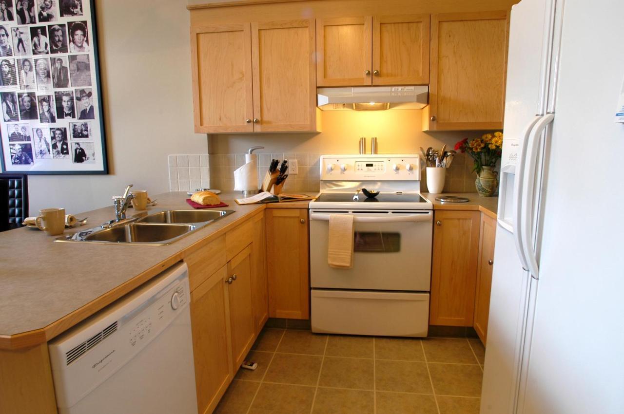 Apartment 407, Contemporary Decor Canmore Extérieur photo