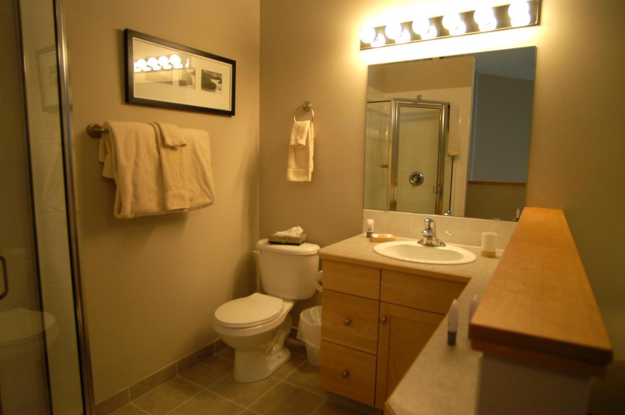 Apartment 407, Contemporary Decor Canmore Extérieur photo